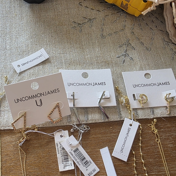 Uncommon James Gold and Silver Jewelry Set - Picture 5 of 5